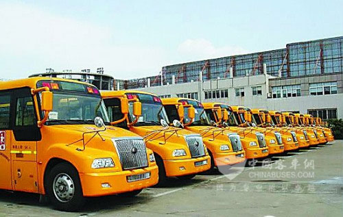 宇通“长鼻子”校车在德清批量运营