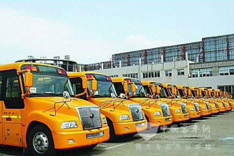 浙江德清批量投入运营的宇通长鼻子校车