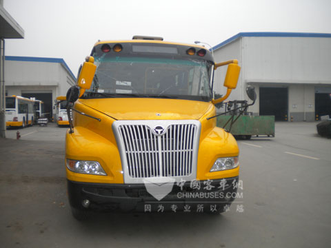 恒通6104侧翻后外观