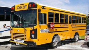 企业争议校车标准  并非要将标准降格