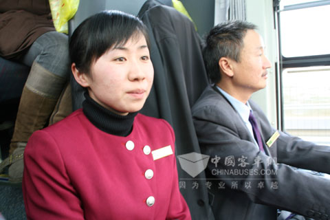 金孔雀交运海格客车全程提供航空式服务