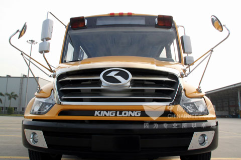 大金龙长鼻子“智慧校车”XMQ6900ASD4下线