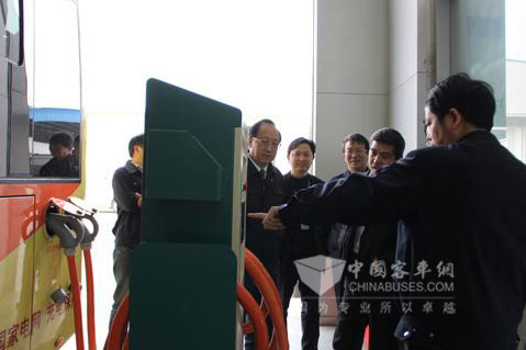 欧阳明高教授一行参观恒通电动客车公司