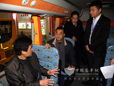 客户参观安凯校车