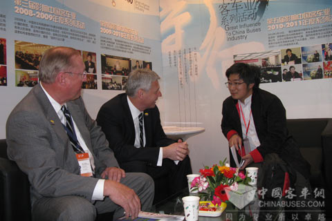 美国蓝鸟校车亮相2012中国国际校车展览会