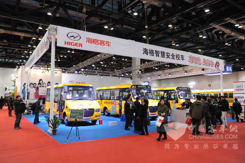 海格智慧安全校车与美国蓝鸟比邻亮相