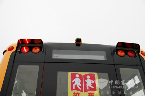 海格智慧安全校车的车后警示灯和摄像头