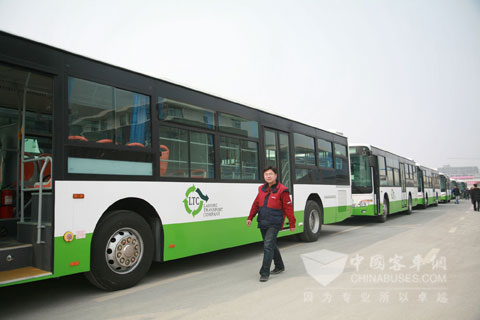 交付巴基斯担的安凯CNG客车