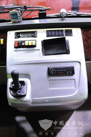 海格智慧安全校车仪表台一角