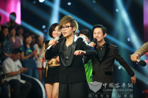 周笔畅倾情演绎《恋爱ING》