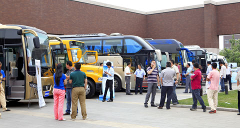 推介会主打金旅六款精品客车——天骄、雪狐、现代考斯特、海狮轻客、校车、礼宾车