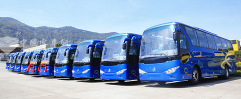 整装待发的XML6103LNG天然气客车