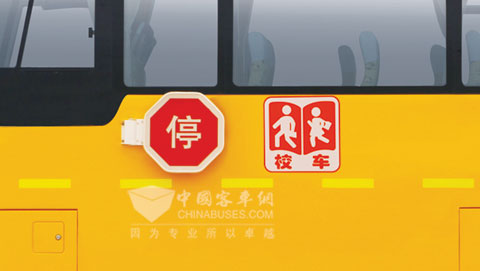 校车独有的自动翻转停车臂