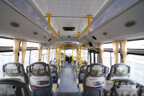 扬子江WG6120PHEVAA型混合动力客车宽畅的车内空间