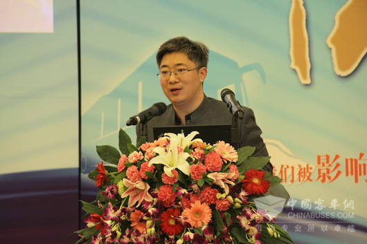 XINGKONG.COM总编吴永强主持影响中国客车业系列论坛活动