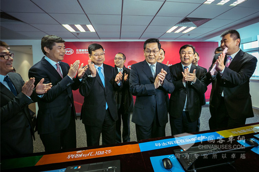 董军市长见证首笔贷款成功发放