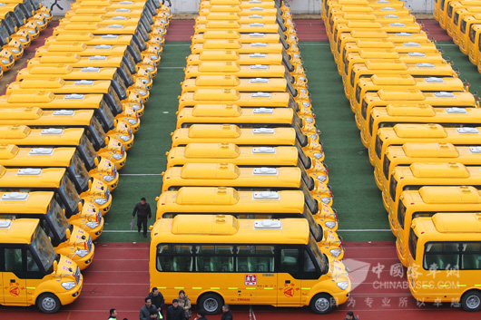 批量宇通校车交付客户