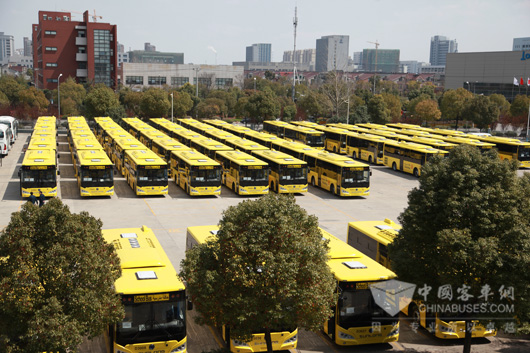 出口沙特的申龙校车