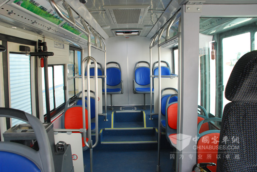 中通LCK6670EVG车内布置