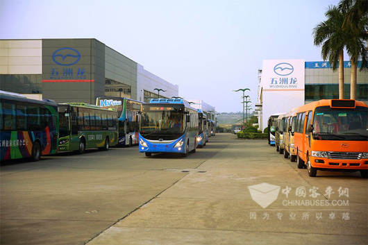 整装待发的五洲龙新能源汽车