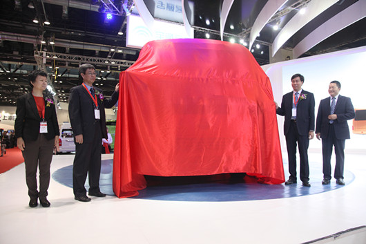 与会领导为T7揭开神秘的面纱