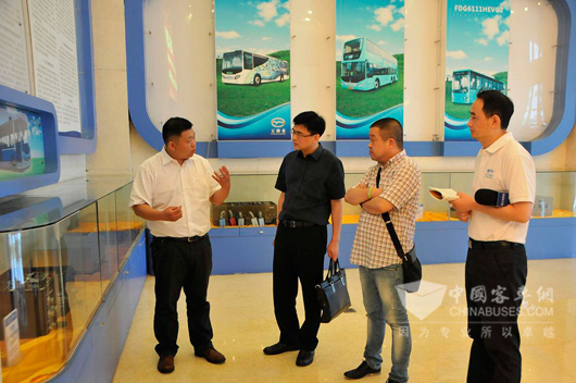 参观五洲龙最新一代智能电机控制系统