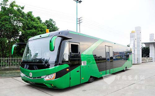 五洲龙专为沙特皇室量身订制VIP机场摆渡车