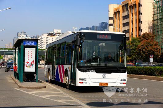 金旅纯电动投放福州126路