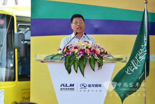 中国机械工业联合会执行会长陈斌祝贺“金龙造”校车走出去