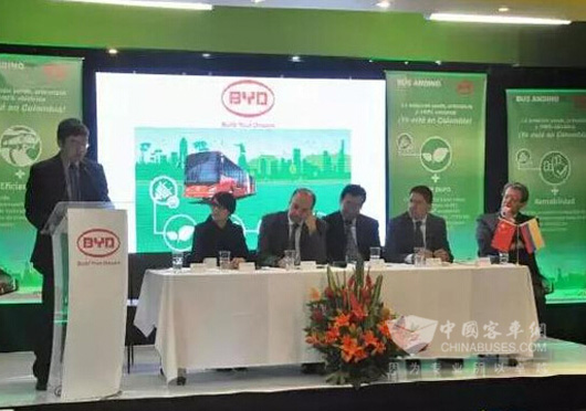 比亚迪18米铰链式纯电动大巴新闻发布会现场