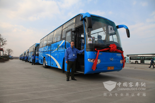 海格纯电动大巴批量交付