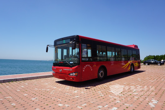 海格新能源公交扮美大连景区