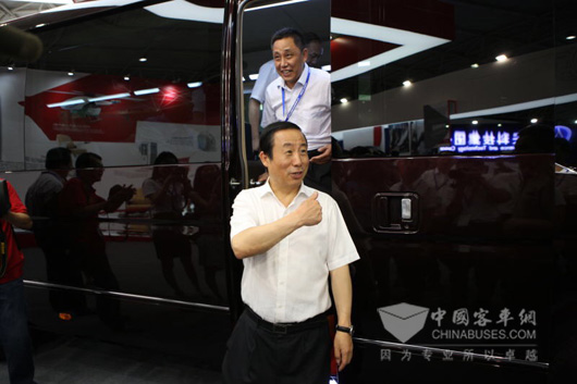 爱维客商务中巴