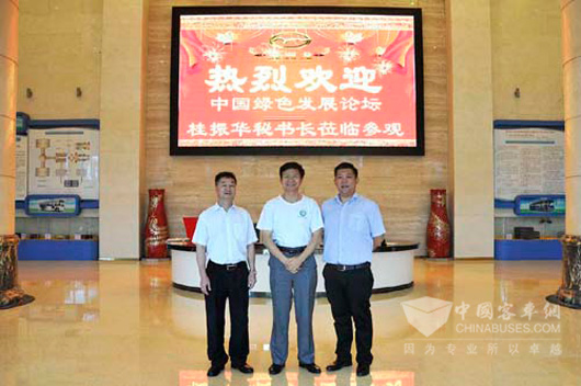 中国绿色发展高层论坛桂振华秘书长（中）到访五洲龙