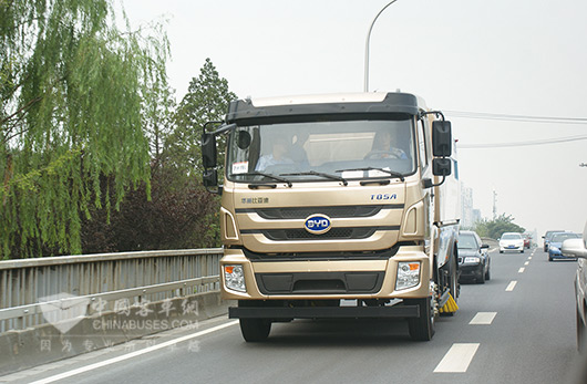 T8行驶在北京街头