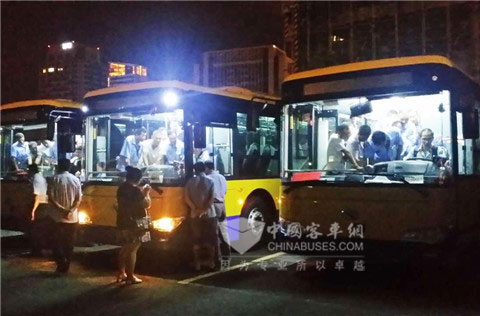 舟山公交驾驶员连夜接受实车操作培训