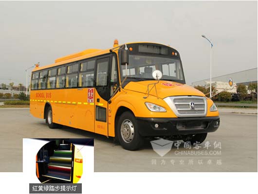 安全为本 亚星新型校车投入广州运营