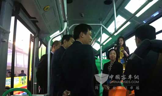 扬子江4款新能源车亮相新能源成果汇报展