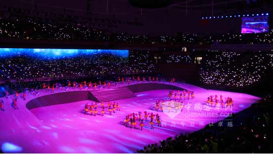 　绚丽“星空”告别表演