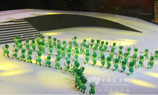 清新绿色吉祥物“榕榕”秀萌表演