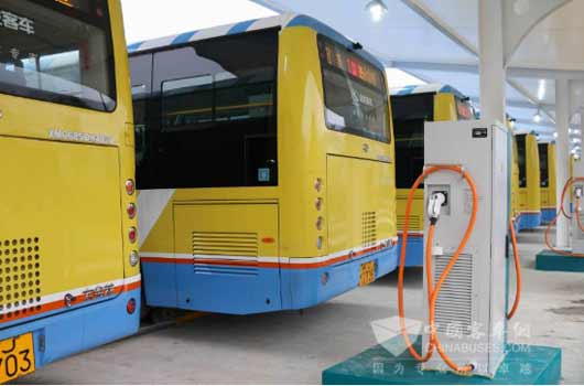 　大金龙纯电动公交车的“加油站”