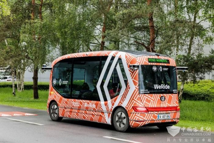 为法网提供接驳服务 文远知行携手雷诺发布自动驾驶主题公交