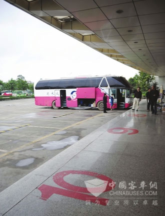 十陵客运站，冷冷清清的站台