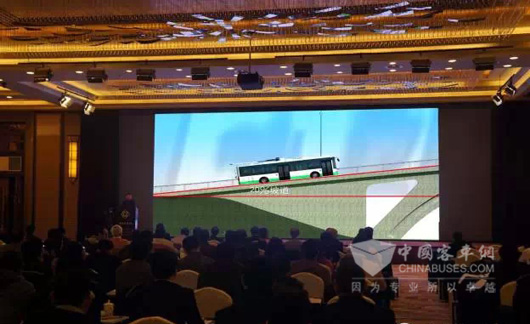 《扬子江纯电动城市客车在线充公交运营解决方案》视频