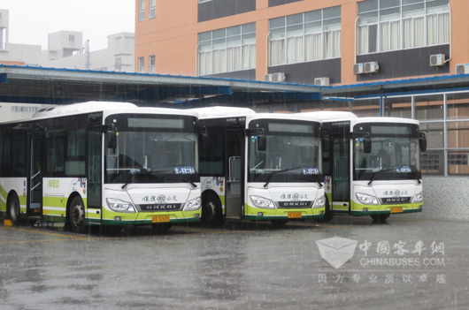 搭载江淮底盘的顺德鸿运公交车2