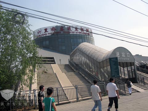 现代的客车站场