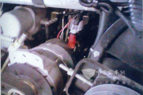 底盘发动机整体图