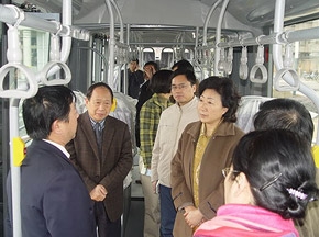 安徽省长助理花建慧希望安凯成为我国新能源客车的强者