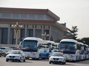 光荣与使命——宇通两会用车风景线