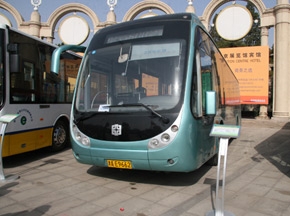 中通新款混合动客力车亮相国际节能减排和新能源科技博览会